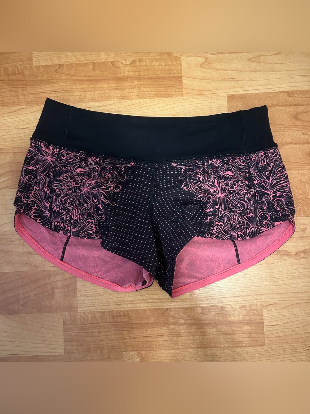 Lululemon Speed Up Short 2.5" Infinity Speed Up Short Glossy Black Black size 4